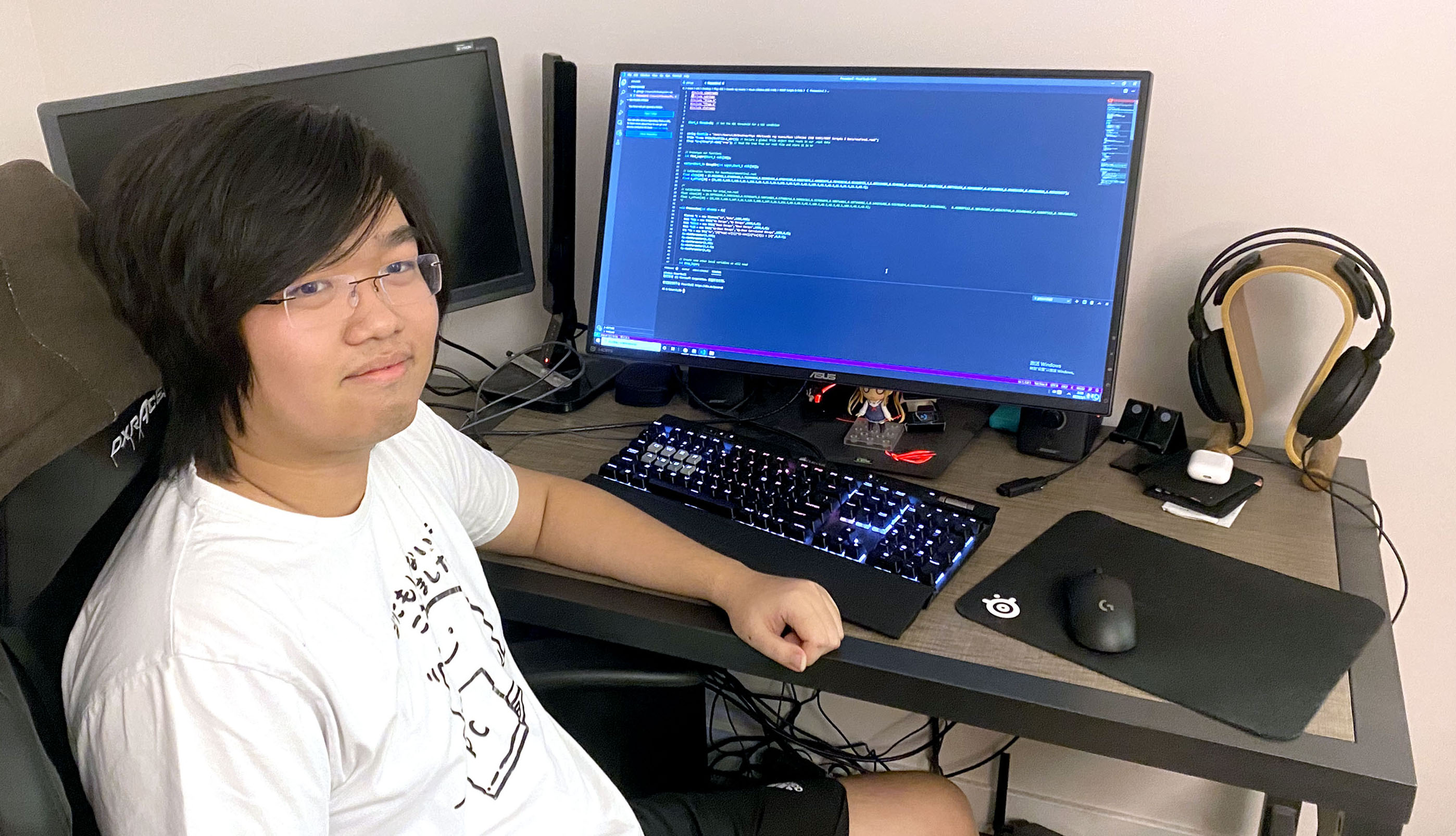 Haoran Lin (B.S. '21, Physics and Math), a Chinese student who remained in his off-campus apartment during spring semester, viewed experiments via Zoom at his work set-up from home.