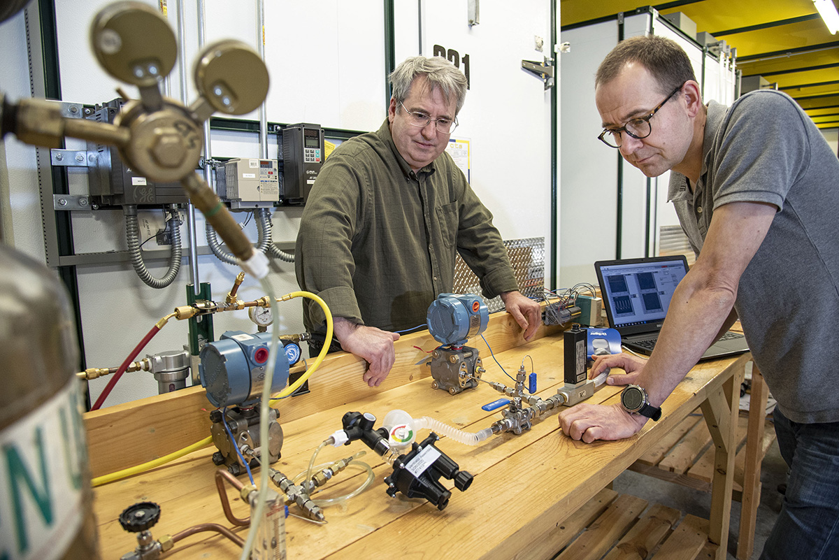 Greg Elliott, an Aerospace professor, and Stefan Elbel, a MechSE research assistant, evaluate performance of an Illinois RapidVent prototype using test lungs at the Creative Thermal Solutions facility in Urbana, IL..