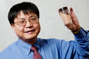 Prof. Shang holds a sample of a new photocatalytic material that uses visible light to destroy harmful bacteria and viruses, even in the dark.