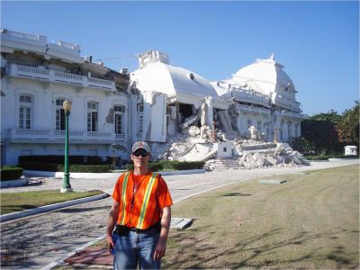 Scott Olson standing in front of the Presidential Palace in Port au Prince.