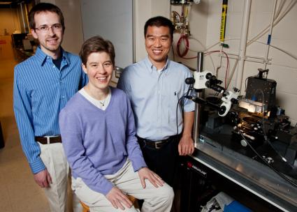Jennifer Lewis (c) with graduate student Chris Hansen (l) and postdoctoral research associate Bok Yeop Ahn (r).