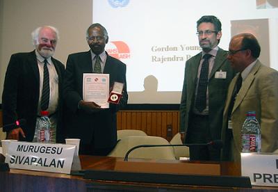 Presentation of the 2010[cr][lf]International Hydrology Prize in Paris, France, July 7, 2010.  Left to[cr][lf]right: Gordon Young, IAHS President; Professor Murugesu Sivapalan;[cr][lf]Tommaso Abrate, World Meteorological Organization representative;[cr][lf]Alberto Tejada-Guibert, Director UNESCO Division of Water Sciences.