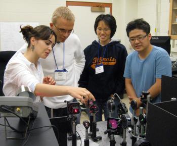 CPLC graduate student, Sultan Doganay (2nd from left) explaining superresolution fluorescence microscopy to Summer School Students Stefan Stahl (left), Yasuko Osakada (2nd from right), and King Lam Hui (far right).