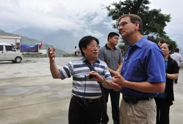 Spencer, right, with Professor Lili Xie of the Chinese National Academy.