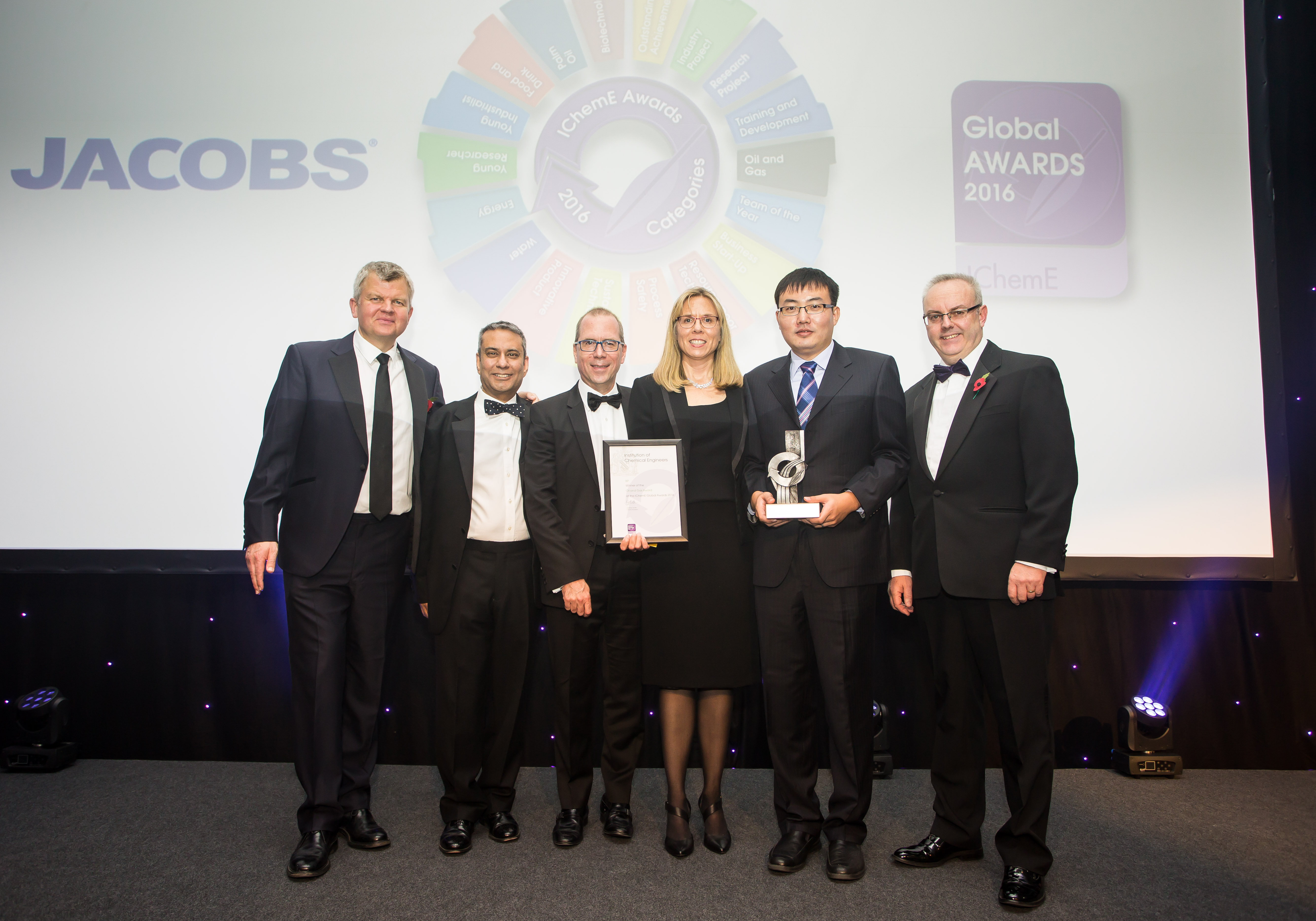 IChemE OIl and Gas Award recipients postdocs Wenle Li, Maxwell Robb, faculty researchers Nancy Sottos, Scott White, and Jeffrey Moore, and BP mentor Dr Sai Venkateswaran