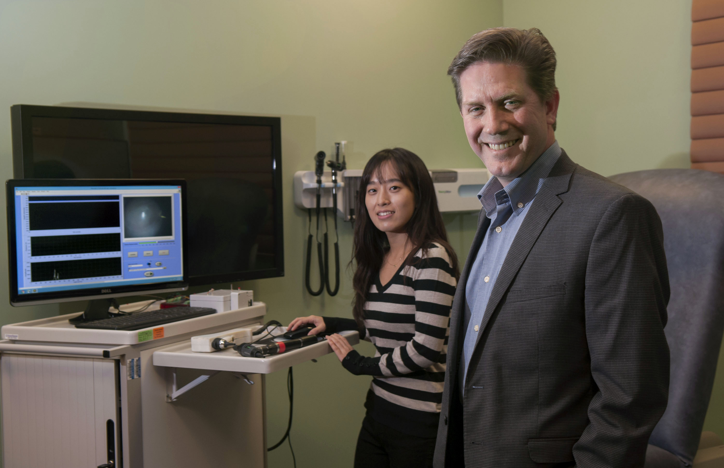 Professor Boppart (front) and graduate student Jengeun Won demonstrate technology in the â€œDoctorâ€™s Office of Tomorrowâ€ at Beckman Institute.