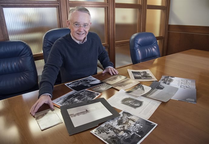 Joe Rank ('69 Media, MS '73 Media), a retired Commander of the U.S. Navy and former instructor for the Naval ROTC, shares old photos of military life on Illinois campus during both world wars and the ROTC's formative years. "The need for highly-qualified engineers and scientists in the military is greater than ever. <em>Photo by Heather Coit</em>
